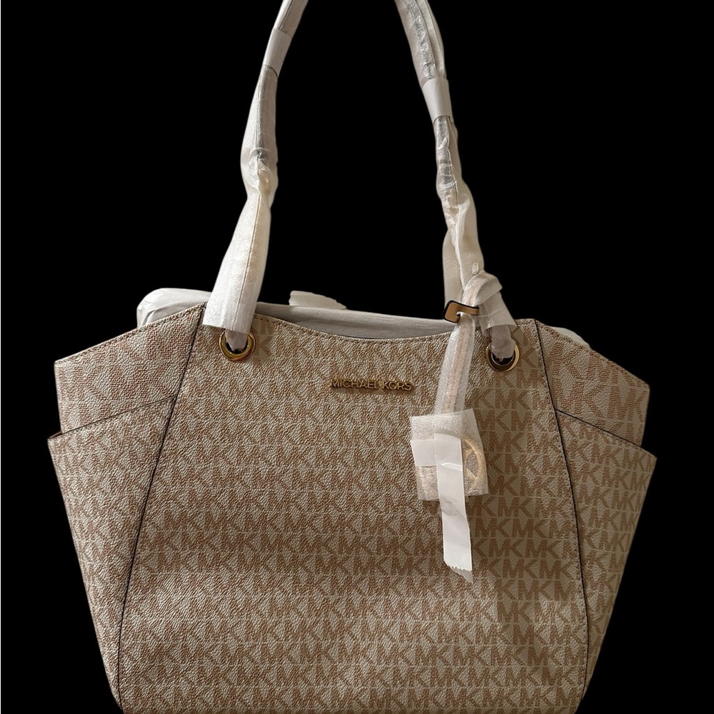 MICHAEL KORS 
Jet Set Travel Large Signature Chain Shoulder Tote Bag
Rose Gold